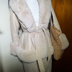 Flam Mode Elegant Cream Faux Fur Trimmed Coat